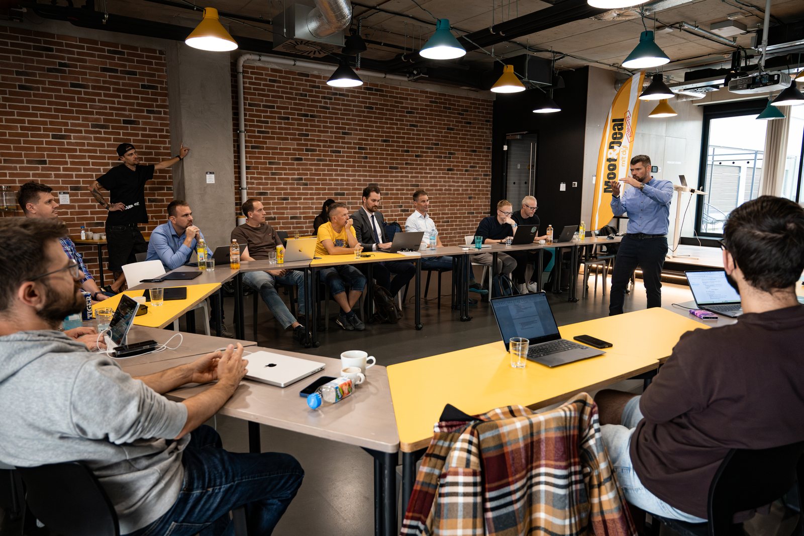 Účastníci komunitní session Meet&Deal